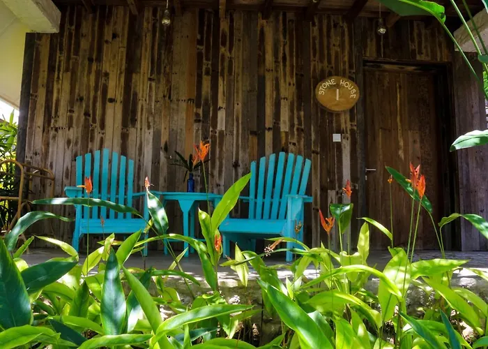 Chanteak Bali - Stone House 1 Bed and breakfast